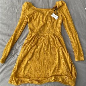 SMALL Bebe lacy long sleeve Dress